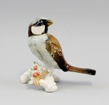 9941172 Statua in porcellana passero di casa su ramo Ens H11,5 cm