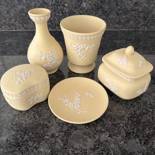 Wedgwood jasperware primula - wedgwood,