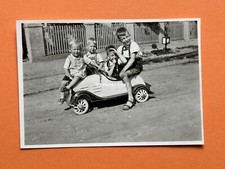 Foto, quattro ragazzi in auto