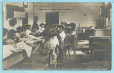 cartolina MESSINA - Villaggio Regina Elena: interno laboratorio con ricamatrici