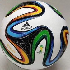 Nuovo pallone da calcio