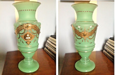 grande  VASO In OPALINE del '800 con decoro a rilievo in oro , H cm. 33 ,integro