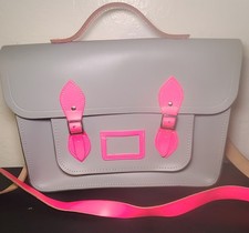 CAMBRIDGE SATCHEL COMPANY grigio rosa fluoro 13" fibbia patta borsa messenger