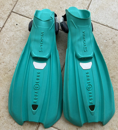 Pinne scuba diving - pinne, aqualung