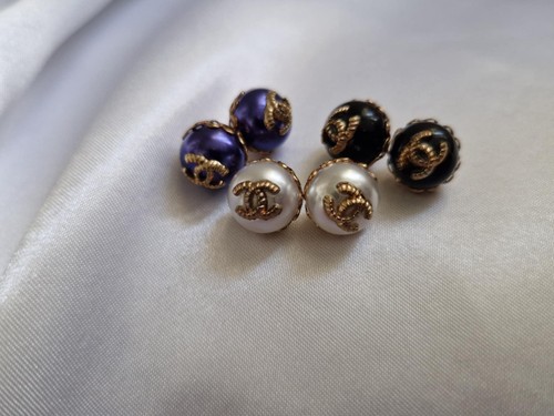Lotto due bottoni chanel - di,