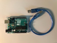 MICROCONTROLLER ARDUINO UNO R3 - ATmega328P CON SUPPORTO IN PLASTICA TRASPARENTE