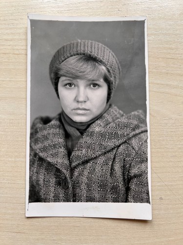 Ritratto anni giovane donna - 70,