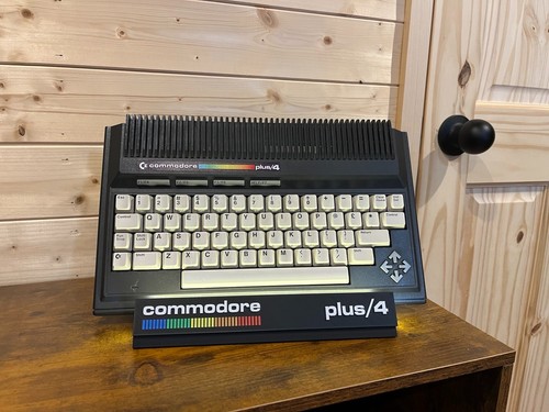 Commodore plus espositore - plus/4,