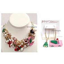Set orecchini e collana Betsey