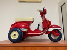 Vespa giocattolo vintage in plastica di grandi dimensioni