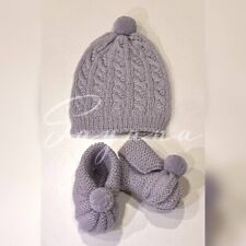 Capellino  Con  Pon pon E Trecce Abbinato Con Scarpette Neonato