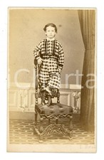 1890 ca ITALIA Bambino in piedi sulla sedia - Ritratto CDV Foto L. REALI