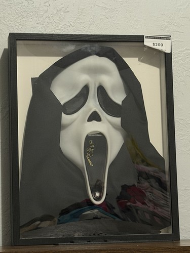 Maschera firmata mckenna grace - maschera,