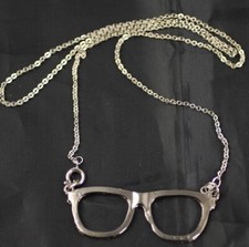COLLANA CIONDOLO METALLO  OCCHIALI C034