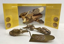 SCULTURA CAZZUOLA E MARTELLO