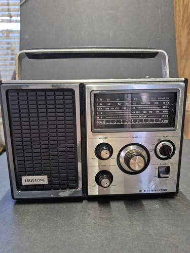 Radio transistor multibanda - radio, a