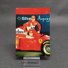 Foto dei piloti Ferrari Irvine e Schumacher con graffi e aloni