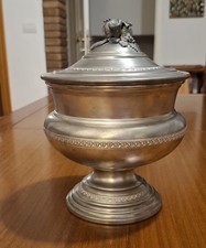 Coppa con coperchio elegante e