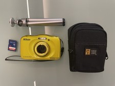 Nikon COOLPIX S33 Gialla – Compatta Waterproof 13MP – Kit Completo Accessori