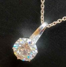 Ciondolo solitario diamante