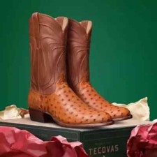 Stivali eleganti nuovi su