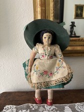 Bambola D’Epoca In Stoffa Con Abito Ricamato A Mano
