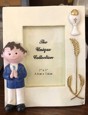 CORNICE ￼ In resina bimbo Bomboniera Prima comunione  misura 9x11 Cm ￼