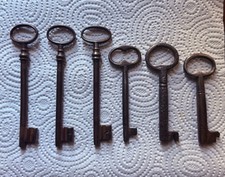 Lotto 6 chiavi antiche.