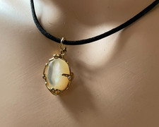 COLLANA cordino e ciondolo madreperla - placcato oro - 42 cm - NUOVO -...