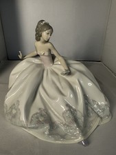 LLADRO 5859 | AT THE BALL |