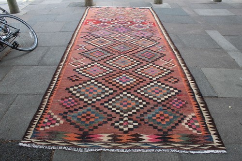 Kilim lungo rosso - , sbiadito