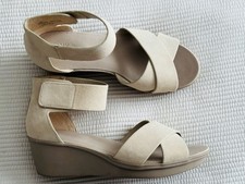 Sandali con zeppa Naturalizer