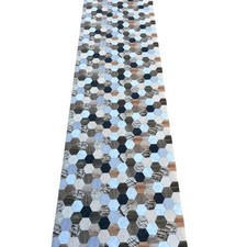 Tappeto Passatoia a Metraggio Effetto Legno Esagonale – Antiscivolo, Lavabile,