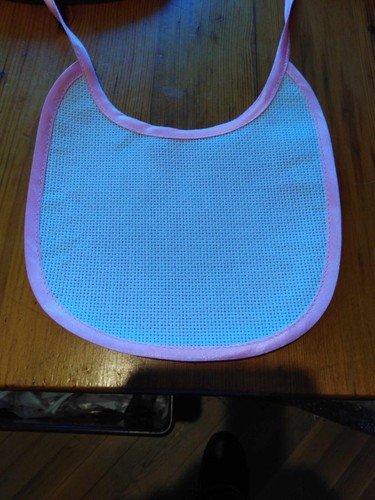 16ct aida baby - bib, sending