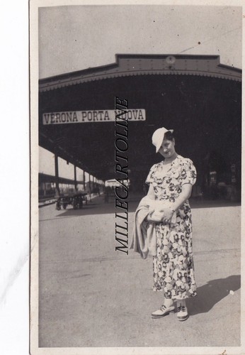 Verona ragazza alla - alla, stazione
