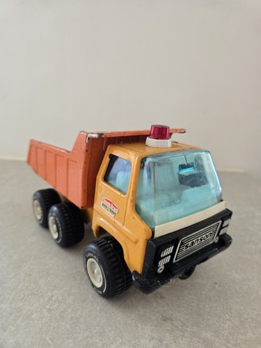 Camion con cassone ribaltabile