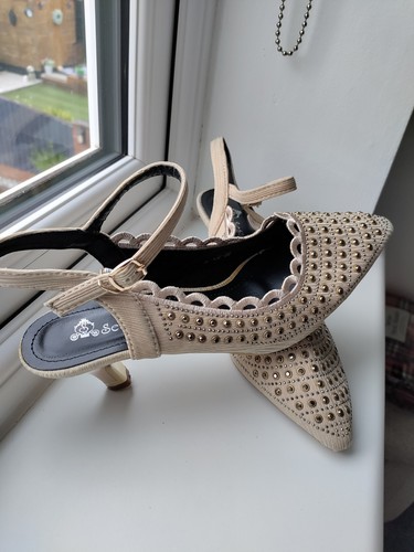Tacchi beige con - , borchie