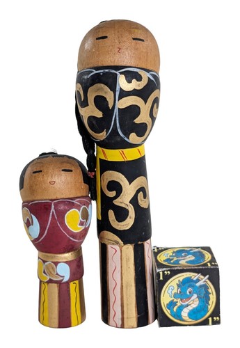 Coppia bambole kokeshi - di,