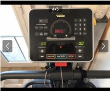 tapis roulant elettrico pieghevole usato technogym, modello spazio forma nero.