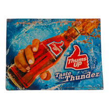 Vecchia pubblicità antica vintage Coca Cola Thums Up. Insegna in latta litogr...