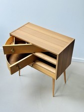 Credenza portaoggetti girevole