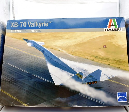 Modellino model kit montaggi