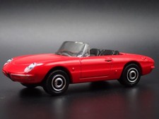 1966-1969 ALFA ROMEO DUETTO CONVERTIBILE ROSSO SCALA 1:64 DIORAMA MODELLINO AUTO PRESSOFUSO