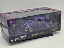 VOLKSWAGEN Maggiolino custom con Mercoledì Addams e Mano - Jada - Scala 1/24