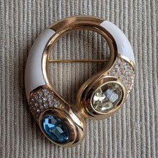 Spilla Dior con Smalto bianco e pietre colorate