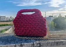 Borsa clutch all'uncinetto