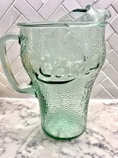 Brocca in vetro verde Coca-Cola 9” design bottiglia contorno in rilievo vintage 