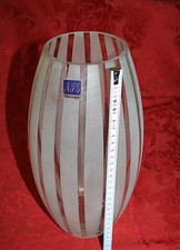 VASO IN CRISTALLO LAVORATO -CON SATINATURA ALTEZZA 30 CM.