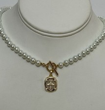 Collana di perle bianche