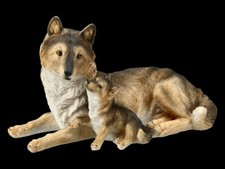 Figura Di Lupo Con Cucciolo -